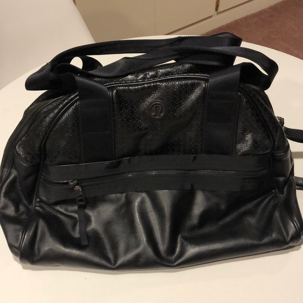 Lululemon Flow to the Om bag